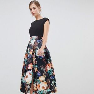 Midi-Dress - black and multi-colored floral.